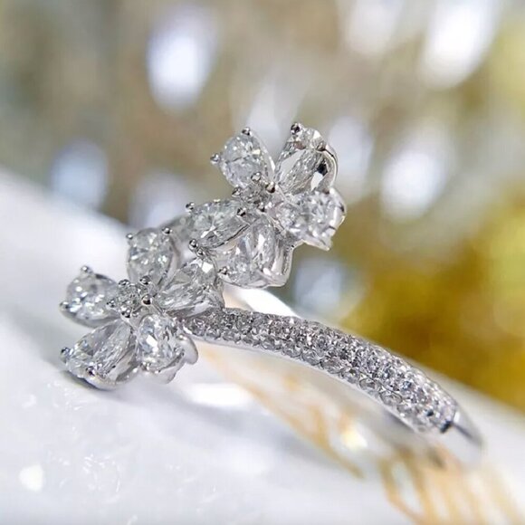 NEW 18k White Gold Diamond Flower Ring Adjustable Size - Picture 3 of 5